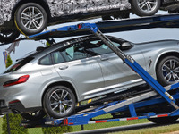 BMW X4 次期型、輸送中のフルヌード姿を激写…発表秒読みか 画像