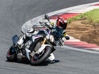 【BMW S1000R 試乗】電子制御のおかげでアクセルをグイグイ開けていける…青木タカオ 画像