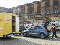 ネット通販の配達先は ポロ のトランク、VWとDHLがパイロットプロジェクト開始 画像
