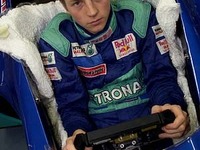 メルセデス対フェラーリのライコネン争奪戦開幕 画像