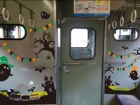 高崎湘南色115系はハロウィン仕様に　10月 画像