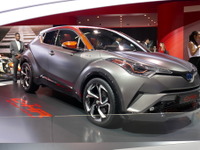 【フランクフルトモーターショー2017】トヨタ C-HRハイパワー 発表…2018年に高性能ハイブリッド計画 画像