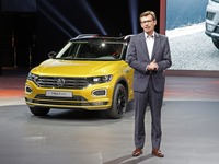【フランクフルトモーターショー2017】VW最小のSUV、T-Roc にRライン…スポーティ仕様 画像