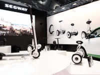 【フランクフルトモーターショー2017】セグウェイ、都市の新輸送システムを提案…電動キックスクーター 画像