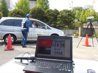 ナンバー自動読取装置で、走行中の無車検車を割り出す　9月から現場導入 画像