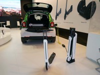 【フランクフルトモーターショー2017】EVからのラストマイル…セグウェイがキックスクーター発表 画像