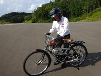 ホンダの原点がパタパタと走る…初代スーパーカブや補助エンジン自転車の走行を公開 画像