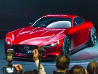 マツダがスーパーカーを開発中か…上方に開くドアで特許申請していた 画像