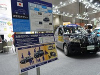 【福祉機器展2017】車いすの乗員はセカンドシートに…トヨタ エスクァイア 画像