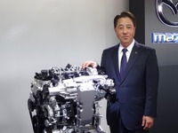 マツダ 小飼社長「燃費と走りを両立できた」…予混合圧縮着火のSKYACTIV-X搭載車を初公開 画像