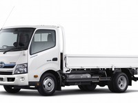 日野デュトロ ハイブリッド、ワイドキャブ車の燃費を向上…6速AMT搭載など 画像