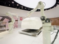 【東京モーターショー2017】日産×川重、ロボットアームでコンセプトカーを製作…銀座でティザー 画像