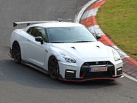まだまだ進化する日産 GT-R NISMO、改良モデルがニュルでテスト開始 画像