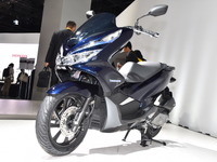 【東京モーターショー2017】ホンダ PCX が刷新…二輪車初のハイブリッドの真意とは 画像