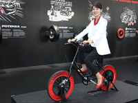 【東京モーターショー2017】パンクしない自転車用タイヤの乗り心地に驚き…ブリヂストン 画像