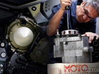 バイクのエンジンメンテに---木製エンジン作業台 画像