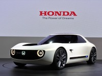 【東京モーターショー2017】ホンダ スポーツEV…人とスポーツカーの近しい関係［デザイナーインタビュー］ 画像