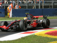 ブリヂストンF1ミーティング…大物ハミルトン「あまり考えない」 画像