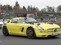 メルセデス初のEVスーパーカー、開発テスト車両をスクープ！ 画像