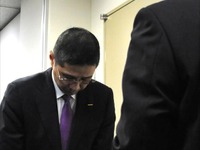 日産・西川社長、国交省自動車局に報告書提出し謝罪 画像