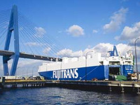 大型の自動車運搬船、釣り船を弾き飛ばして逃走---当直の船員が検挙 画像