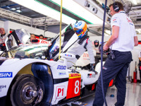 F1王者アロンソ、トヨタのWEC-LMP1マシンを初テスト…世界3大レース制覇を狙う 画像