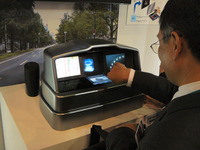 【CEATEC07】パイオニアの「3Dフローティング」カーナビ 画像