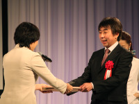 ライダーの海岸清掃「ラブ・ジ・アース」...社会貢献表彰受ける 画像