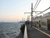 工場地帯の風景とビール飲み放題…JR東日本、鶴見線で運行　2018年1-2月 画像