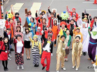 感謝の気持ちはコスプレで表現！ 黒田モーター商会、ギブ&ギブの71年 画像