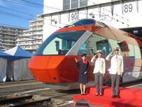 12年ぶり前面展望席…小田急電鉄、新ロマンスカー70000形「GSE」公開 画像
