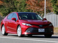 国産セダンの存在が薄れつつある中、魅力的なモデルが登場した…飯田裕子【カーオブザイヤー2017-18】 画像