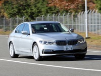 ランフラットタイヤを使いこなす 5シリーズ は自動運転に向く…御堀直嗣【カーオブザイヤー2017-18】 画像