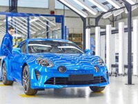 復活のアルピーヌ A110 新型、量産第一号車がラインオフ 画像