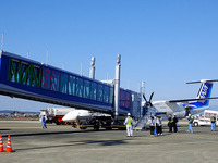 ここがすごい！ 小型機に対応するボーディングブリッジ…日本初、三菱重工製が供用開始 画像