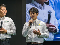 元フィギュア日本代表、小塚崇彦氏がレーサーに…東京オートサロン2018 画像