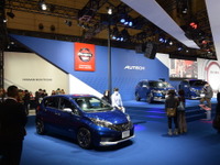 湘南ブルーが光るオーテック、東京オートサロン2018の日産ブース 画像