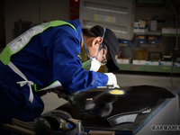 鈑金塗装を極めんとする漢たちの戦い！ 己の腕を磨くプロの姿を追う 画像