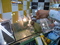 プロスタッフは油膜・被膜とりを実演、プレミアムコート剤もプッシュ…東京オートサロン2018 画像