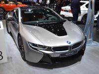 BMW i8クーペ に改良新型、最新の先進運転支援を搭載…デトロイトモーターショー2018で発表 画像