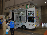 危機管理展07…地震実験車のデモに来場者が注目 画像