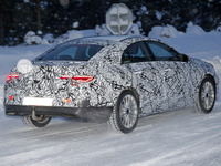 メルセデス CLA、次期型でファストバックに変身!初の開発車両を激写 画像