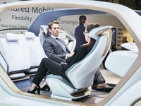 アディエントの自動運転向けシート、前後にエアバッグ内蔵…デトロイトモーターショー2018 画像