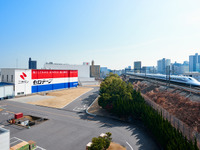 ニチバン巨大広告が18年ぶりリニューアル…新幹線車窓でおなじみ 画像