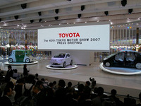 【東京モーターショー07】トヨタ渡辺社長、i-REAL で登場 画像