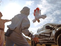 節分に『鬼の逆襲』だ!! 鬼と巫女との壮絶アクロバティックバトル［動画］ 画像