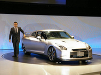 【東京モーターショー07】日産ゴーン社長、GT-R は情熱の証 画像