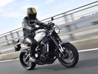 【ヤマハ XSR900 試乗】街乗りでチンタラ流すよりもスポーティに走りたい…青木タカオ 画像