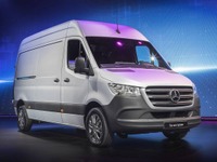 メルセデス スプリンター 新型、「フルコネクテッド商用車」がテーマ 画像