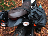 「俺は濡れても荷物は濡らさない」ターポリン素材のバイク用バッグ発売　ドッペルギャンガー 画像